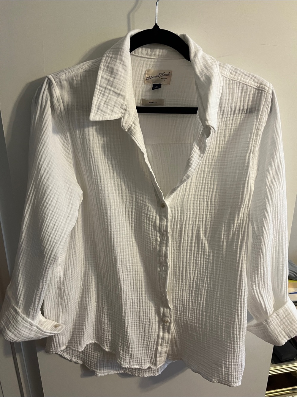 Universal Thread White Textured Button-Down Shirt
